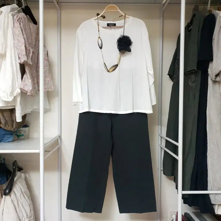 [BUNJANG] ZUCCA Cotton-Lyocell One-Tuck White Loose-Fit Top Blouse / ZUCCA 주카 코튼리오셀 원턱 포인트 화이트 루스핏 탑 티셔츠 블라우스