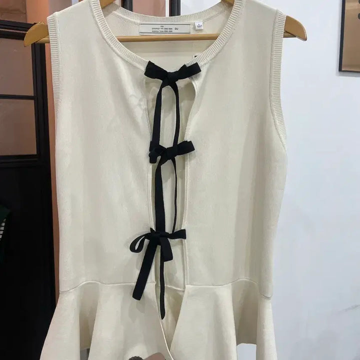 [BUNJANG] GU Ribbed Sleeveless Knit Top / 리본 포인트 GU 민소매니트