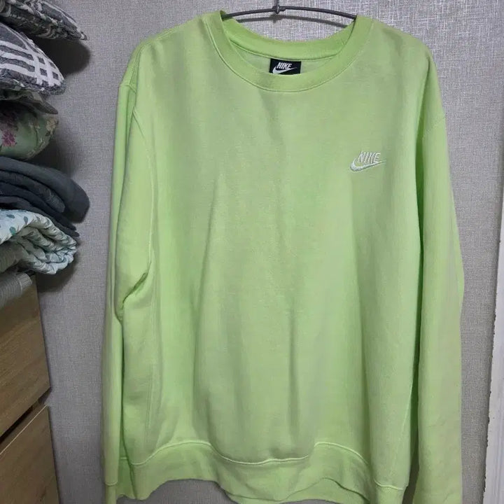 [BUNJANG] Nike Swoosh Lime Green Sweatshirt / 나이키 스우시 라임색 맨투맨 티셔츠