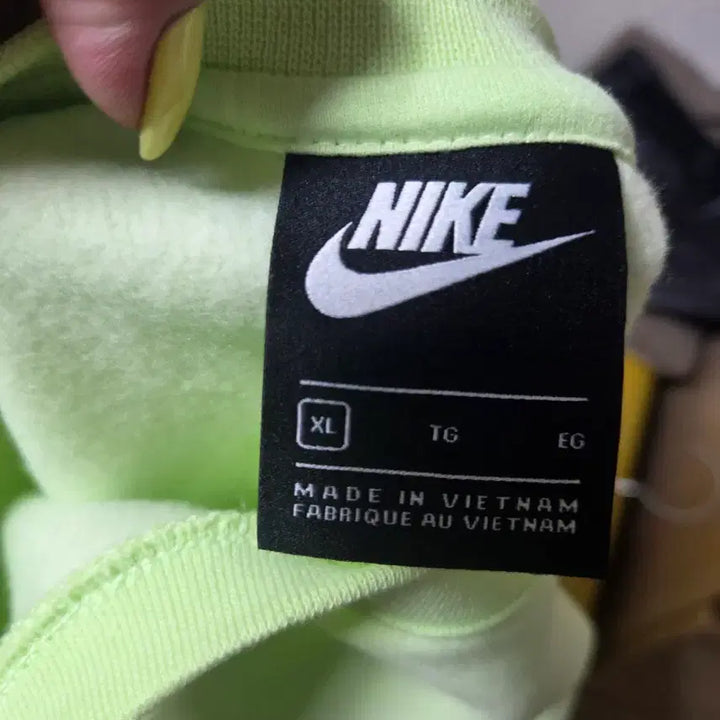 [BUNJANG] Nike Swoosh Lime Green Sweatshirt / 나이키 스우시 라임색 맨투맨 티셔츠