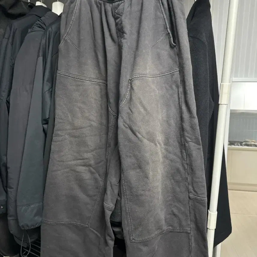 [BUNJANG] Hatching Room Vtg Double Knee Sweat Pants - Washed Black / 해칭룸 Vtg Double Knee Sweat Pants - 블랙 2