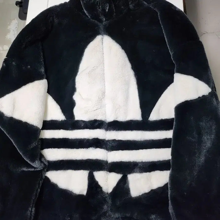 [BUNJANG] Adidas Big Trefoil Faux Fur Jacket Black / [ KR XL ] 아디다스 빅트레포일 퍼 자켓 블랙 HC0323