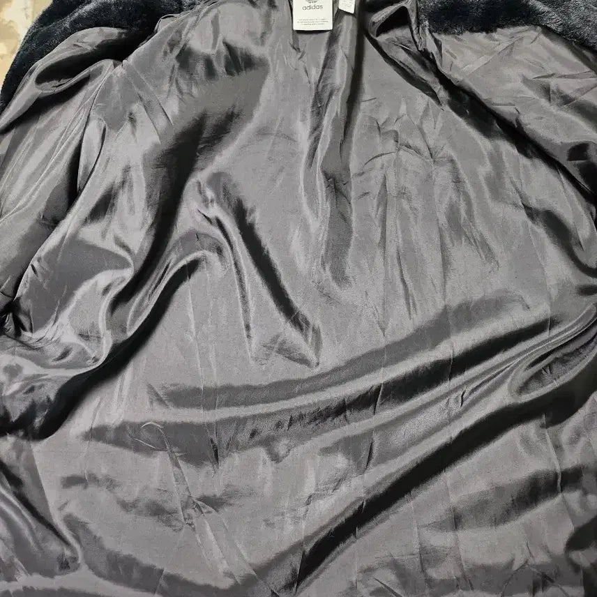 [BUNJANG] Adidas Big Trefoil Faux Fur Jacket Black / [ KR XL ] 아디다스 빅트레포일 퍼 자켓 블랙 HC0323