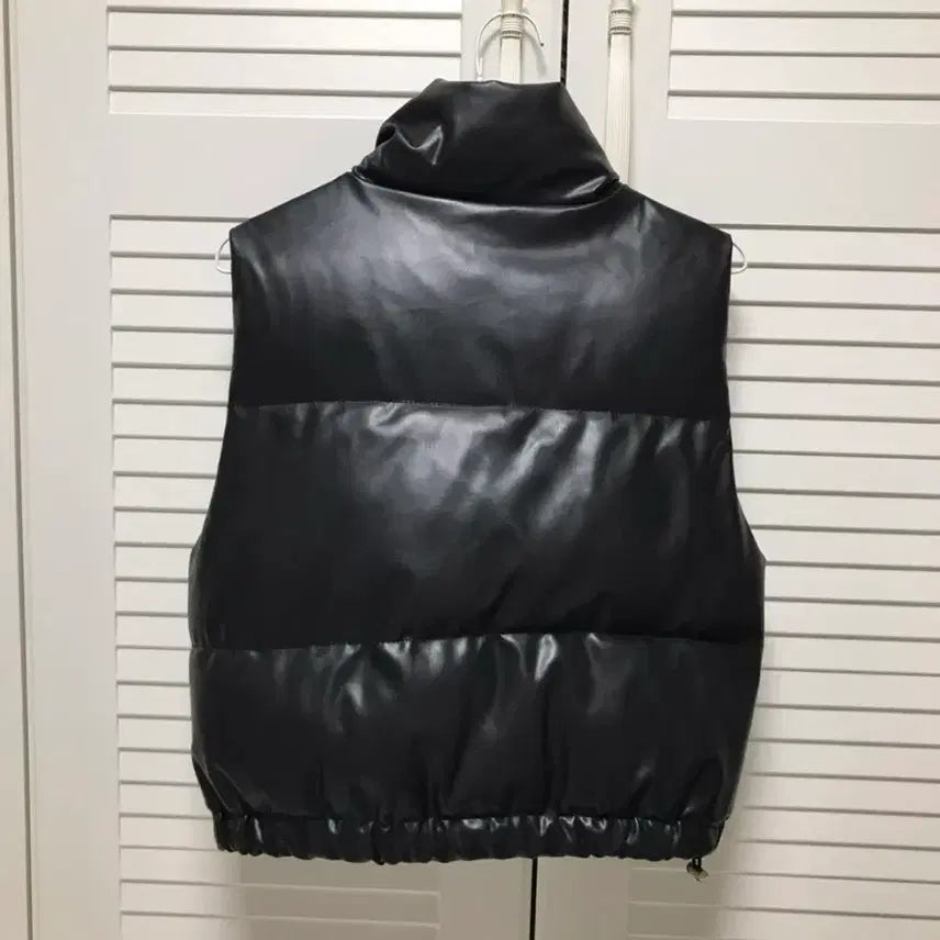 [BUNJANG] Black Leather Padded Vest / [새제품] 블랙 레더 패딩 조끼 베스트