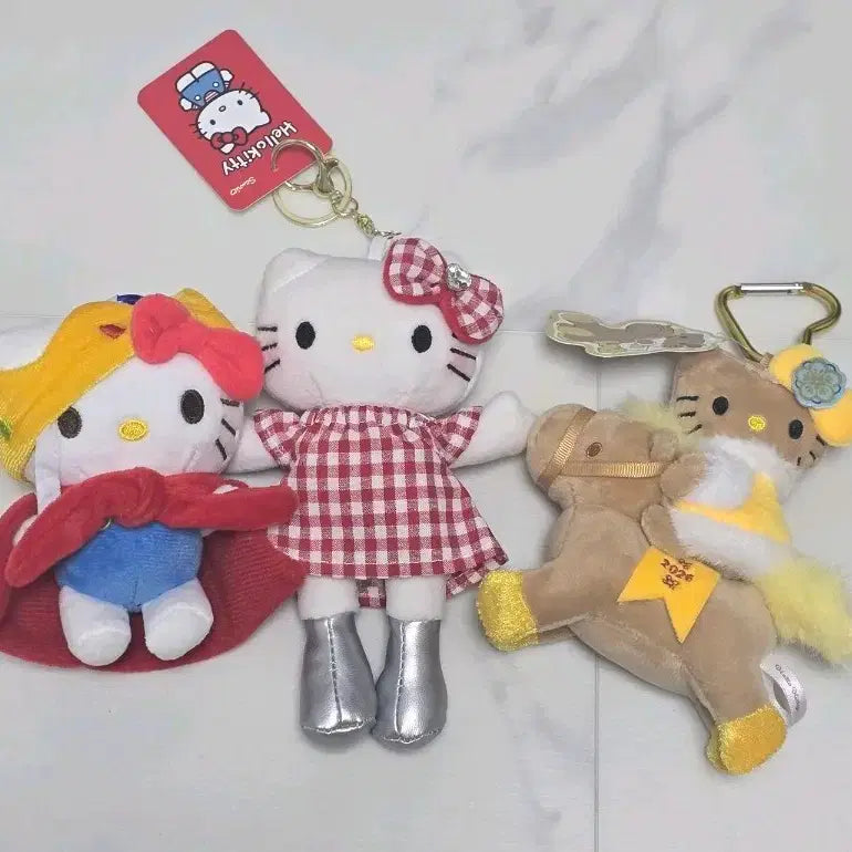 [BUNJANG] Hello Kitty Doll Keyring Set (Horse/Check) Item / 헬로키티 인형 키링 세트 (말/체크) 새상품