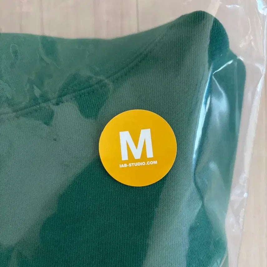 [BUNJANG] IAB Studio Green Sweatshirt M Size / IAB STUDIO 녹색 맨투맨 M 사이즈 새상품
