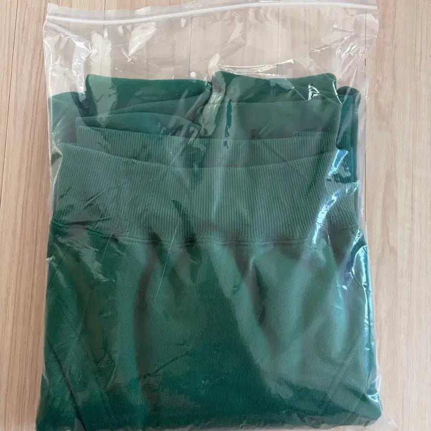[BUNJANG] IAB Studio Green Sweatshirt M Size / IAB STUDIO 녹색 맨투맨 M 사이즈 새상품