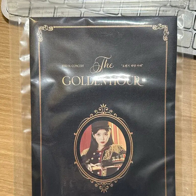 [BUNJANG] IU The Golden Hour Photobook Sealed / 아이유 더 골든아워 포토북 미개봉 새상품