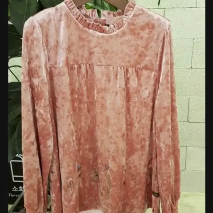 [BUNJANG] Thursday Island Velvet Flower Embroidery Blouse / 새상품 S 벨벳 플라워자수 블라우스 써스데이아일랜드  t178mbl233