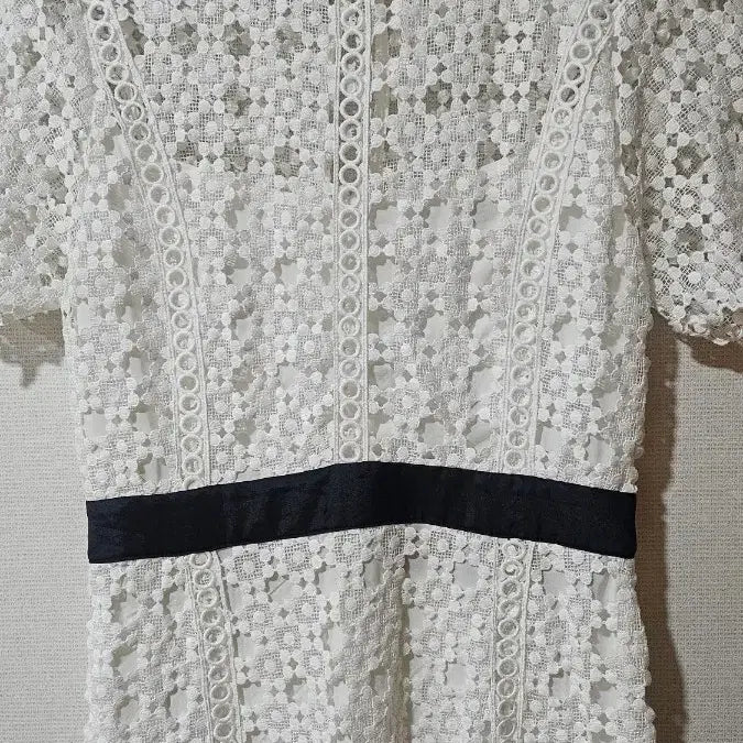 [BUNJANG] Lace White Long Dress with Black Ribbon Detail / 레이스 화이트 원피스 블랙 리본 포인트