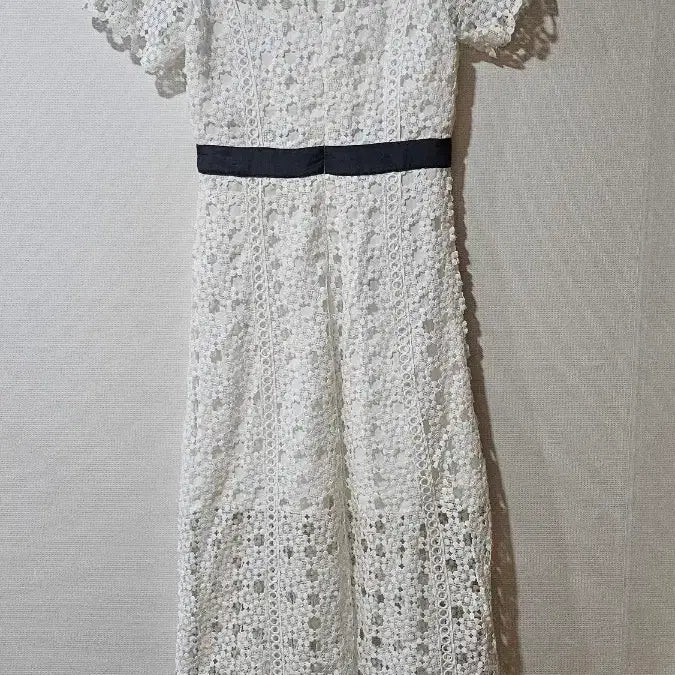 [BUNJANG] Lace White Long Dress with Black Ribbon Detail / 레이스 화이트 원피스 블랙 리본 포인트