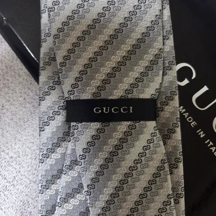 [SOLD OUT] [판매] 미개봉/정품] 구찌(GUCCI) GG 실크 자카드 넥타이 (풀박