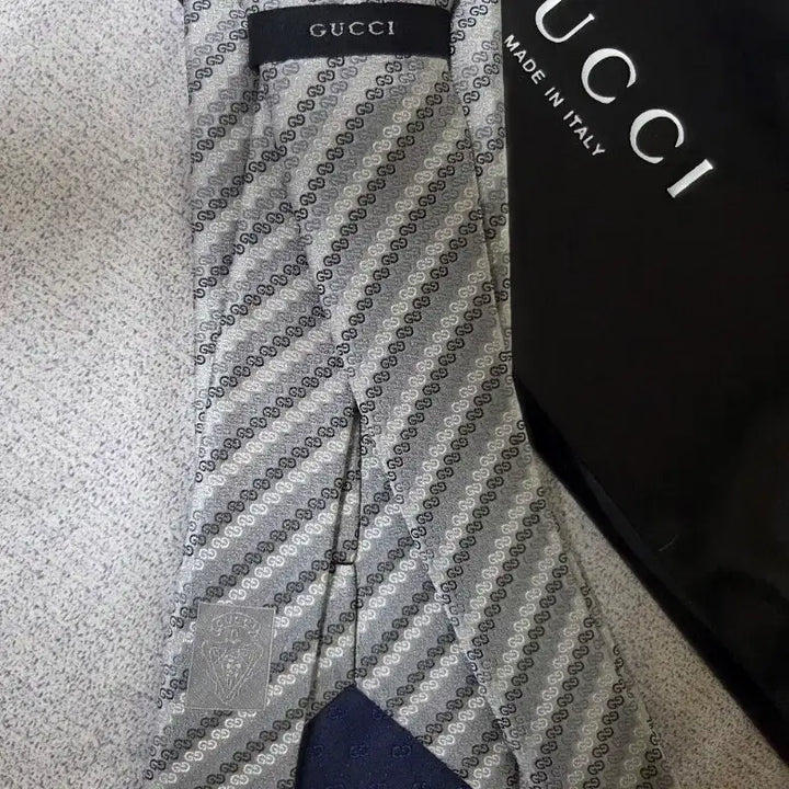 [SOLD OUT] [판매] 미개봉/정품] 구찌(GUCCI) GG 실크 자카드 넥타이 (풀박
