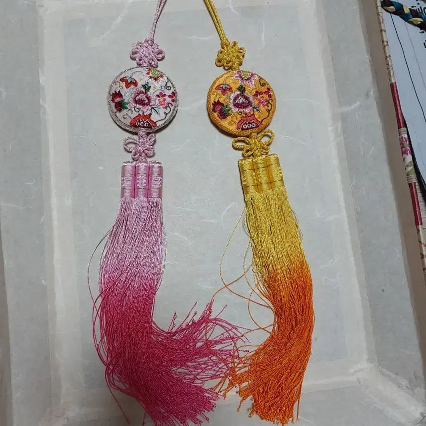 [BUNJANG] Traditional Embroidered Hanbok Accessory / 전통 자수 꽃무늬 한복 노리개 핑크/옐로우 2가지
