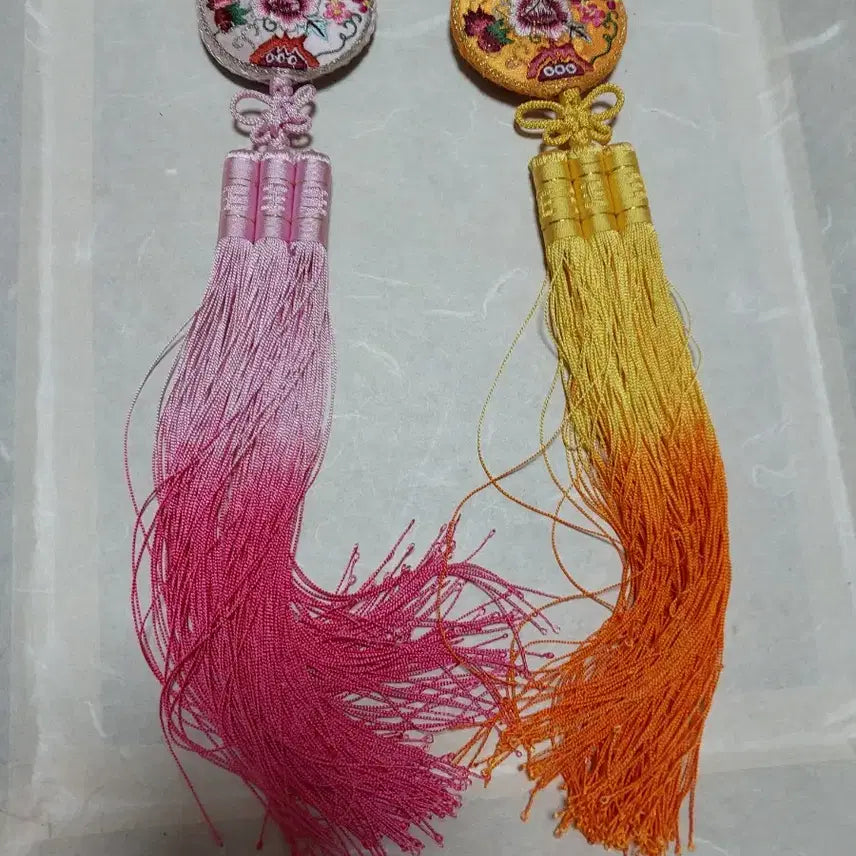 [BUNJANG] Traditional Embroidered Hanbok Accessory / 전통 자수 꽃무늬 한복 노리개 핑크/옐로우 2가지
