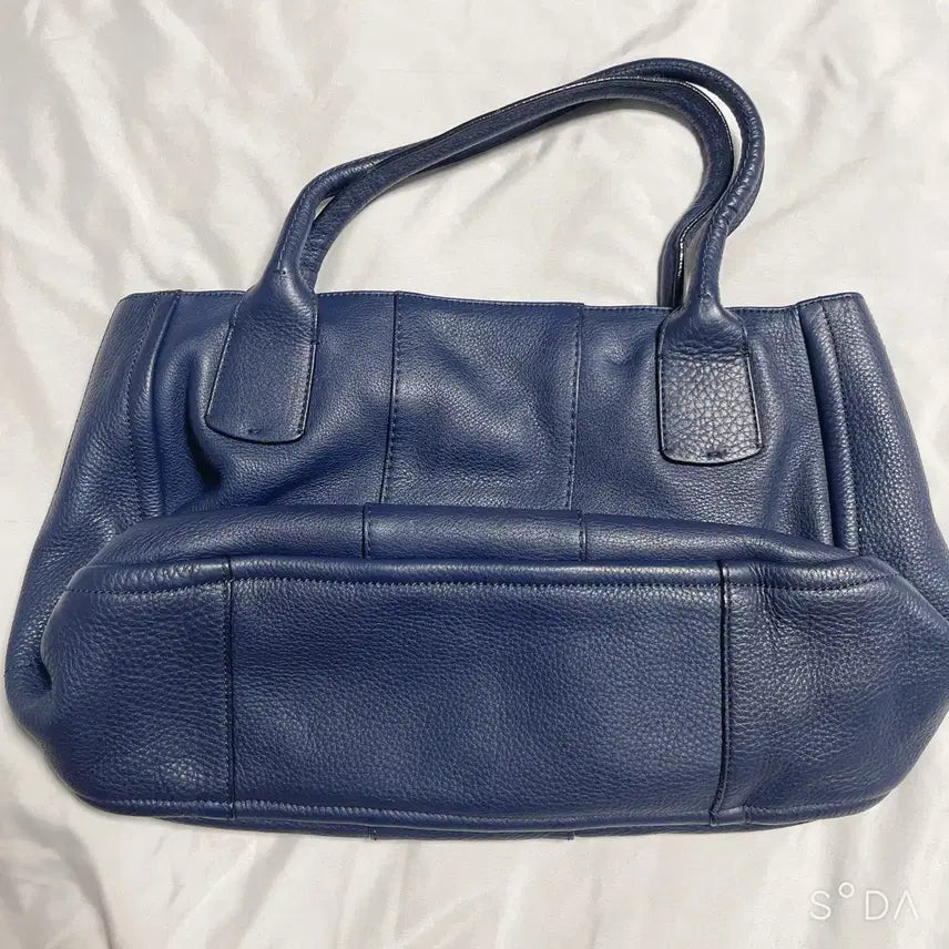 [SOLD OUT] 페라가모 네이비 레더 숄더백