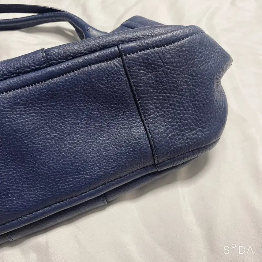 [SOLD OUT] 페라가모 네이비 레더 숄더백
