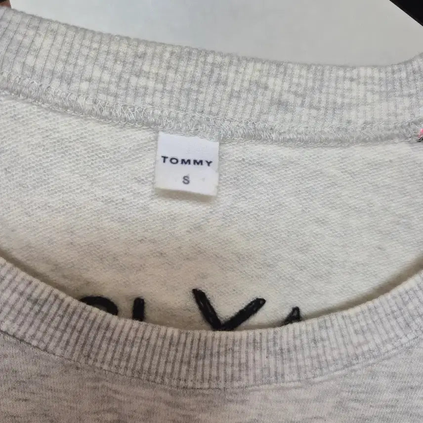 [BUNJANG] Tommy Gray Black Colorblock Pocketed Sweatshirt / Tommy 회색 블랙 배색 포인트 맨투맨 티셔츠