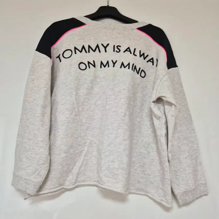 [BUNJANG] Tommy Gray Black Colorblock Pocketed Sweatshirt / Tommy 회색 블랙 배색 포인트 맨투맨 티셔츠