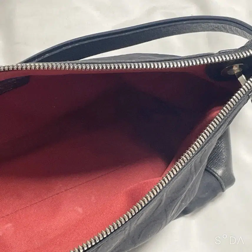 [SOLD OUT] 페라가모 블랙 간치니 숄더백