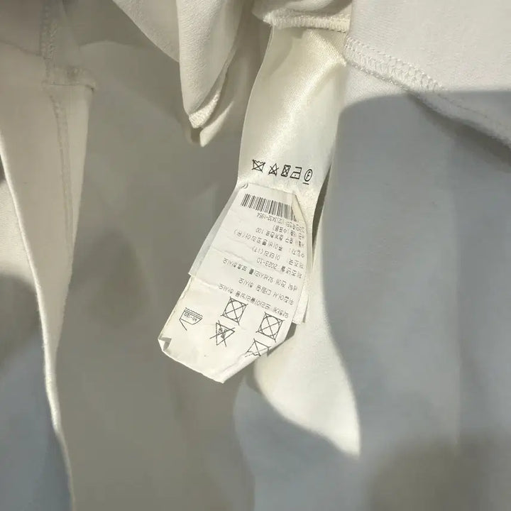 [SOLD OUT] 루이비통 lv 체인 디테일 반팔 티셔츠