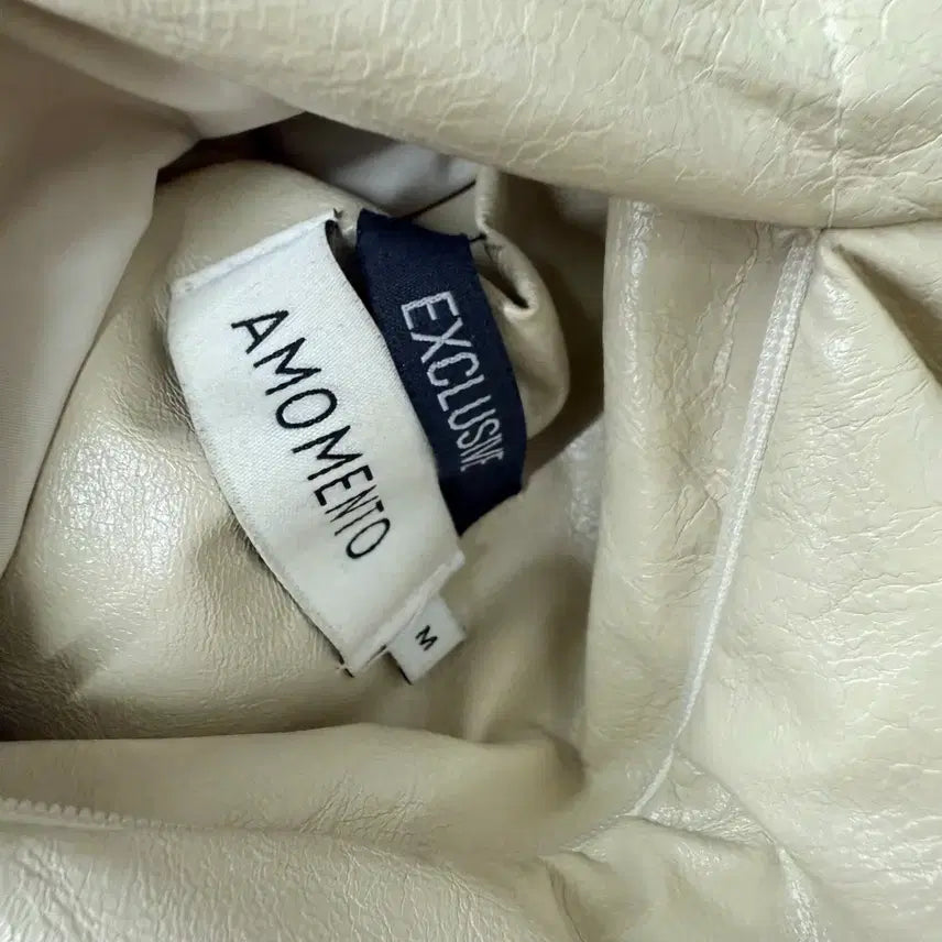 [BUNJANG] AMOMENTO 21FW Vegan Leather Reversible Padding M / 아모멘토 21FW 비건레더 리버시블 패딩 M