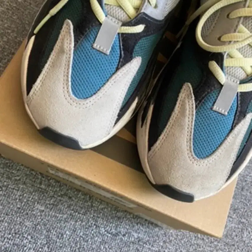 [BUNJANG] Adidas Yeezy Boost 700 Sneakers / 새상품급 이지부스트700 275