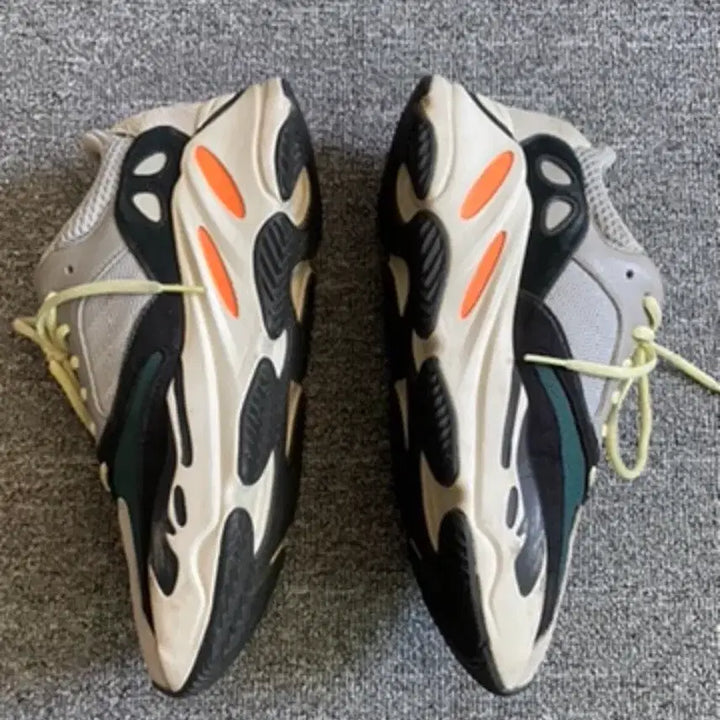[BUNJANG] Adidas Yeezy Boost 700 Sneakers / 새상품급 이지부스트700 275
