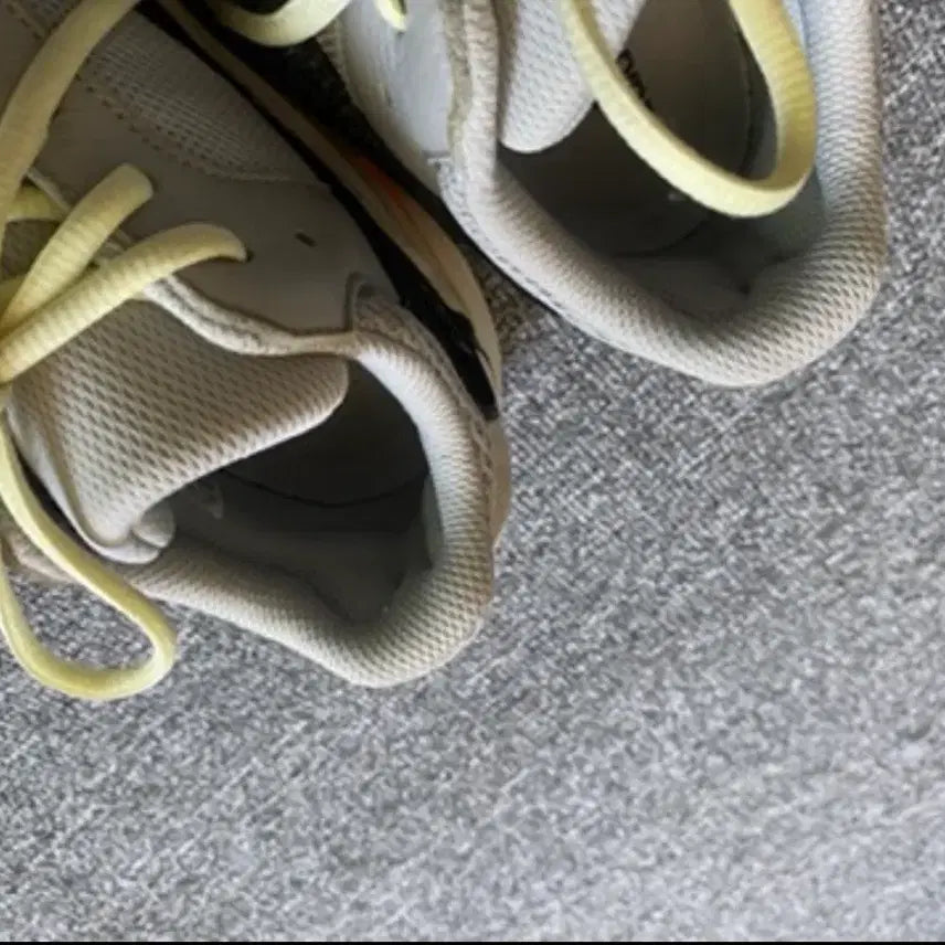 [BUNJANG] Adidas Yeezy Boost 700 Sneakers / 새상품급 이지부스트700 275