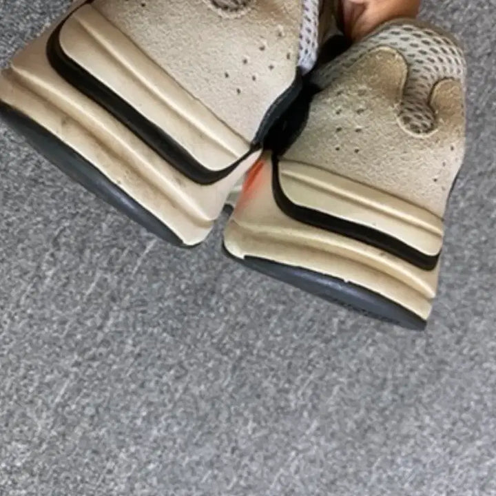 [BUNJANG] Adidas Yeezy Boost 700 Sneakers / 새상품급 이지부스트700 275