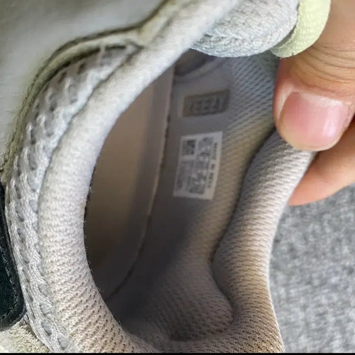 [BUNJANG] Adidas Yeezy Boost 700 Sneakers / 새상품급 이지부스트700 275