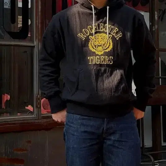 [BUNJANG] Champion Rochester Tigers Hoodie Black / 챔피온 로체스터 타이거즈 후드티 블랙