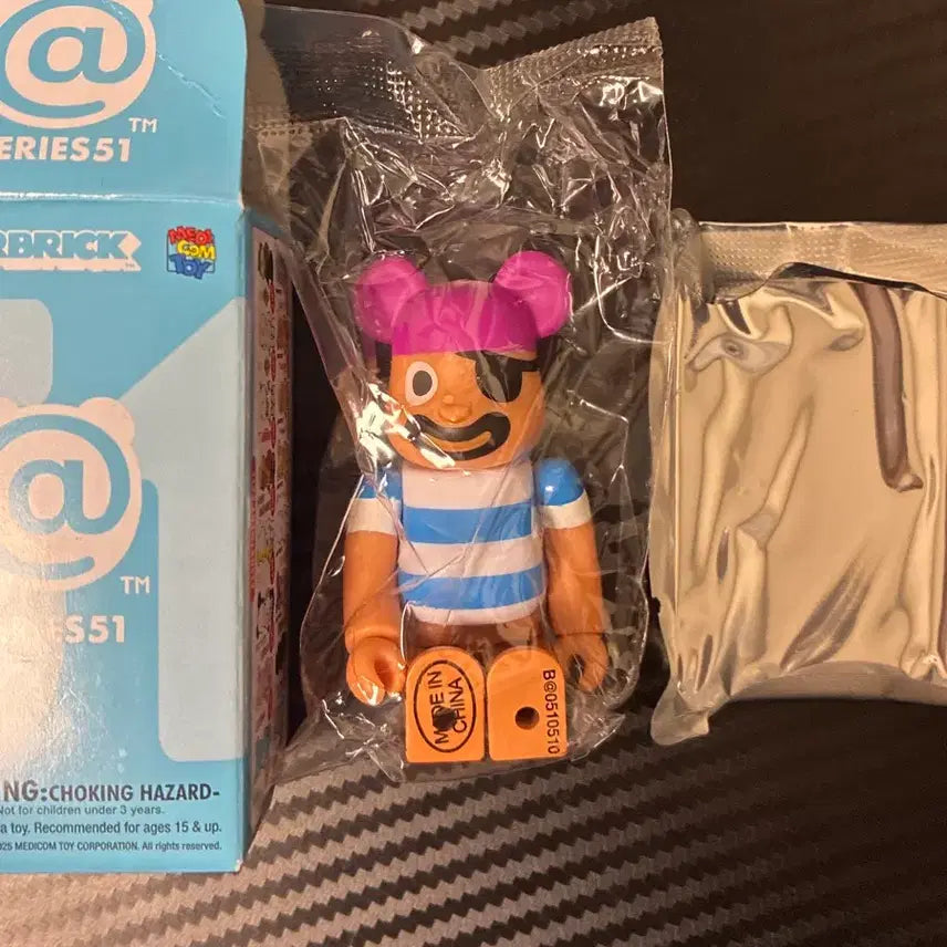 [BUNJANG] Bearbrick Series 51 Pirate Artist Figure (Sealed) / 베어브릭 시리즈51 해적 아티스트 미개봉