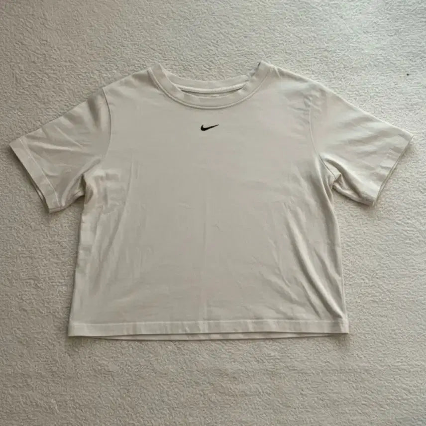 [BUNJANG] Nike Crop Short-Sleeve T-Shirt Ivory Swoosh Logo / 나이키 크롭 반팔 티셔츠 아이보리 스우시 로고