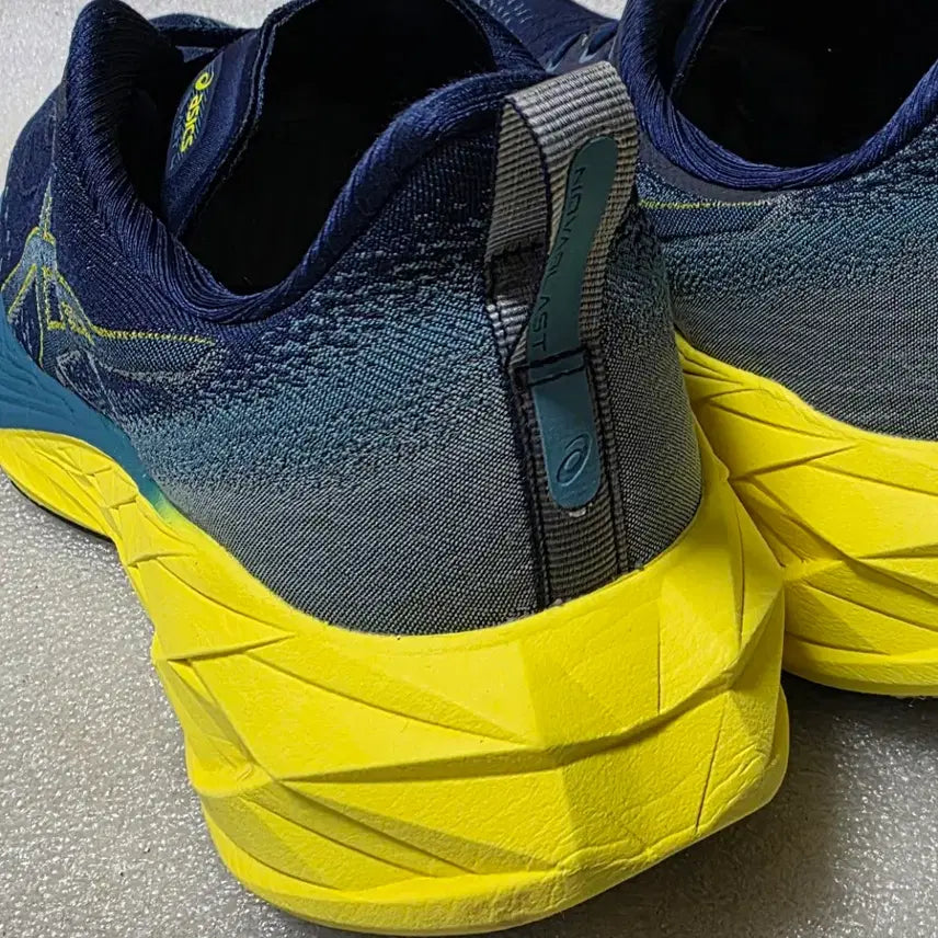 [SOLD OUT] 아식스 ASICS 노바블라스트 4 러닝화 워킹화 남성 285