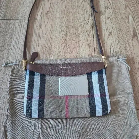 [BUNJANG] Burberry Peyton Check Shoulder Bag / 버버리 체크 숄더백 + 더스트백