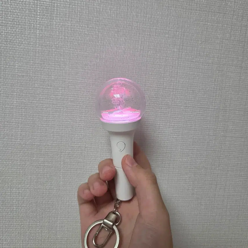 [BUNJANG] IVE Official Lightstick Mini Keychain / (오늘만 가격인하) 아이브 응원봉 키링 미니 응원봉 아이해봉 키링