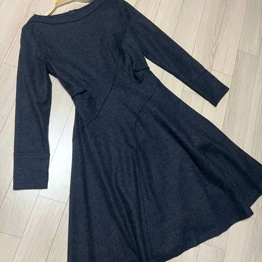 [BUNJANG] MICHAA Wool Flare Shirred Hepburn Dress / 미샤 MICHAA 울 플레어 셔링 햅번 원피스 입술넥보트넥상견례예복하객룩