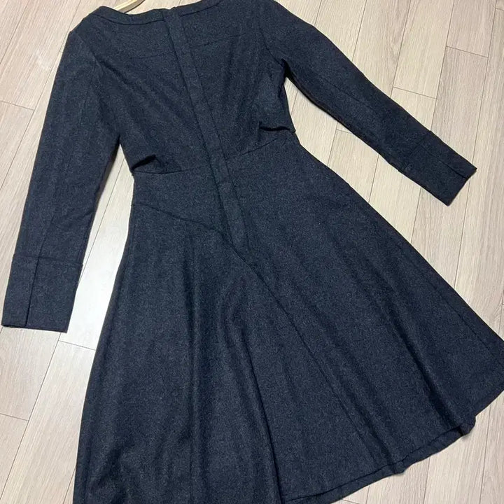 [BUNJANG] MICHAA Wool Flare Shirred Hepburn Dress / 미샤 MICHAA 울 플레어 셔링 햅번 원피스 입술넥보트넥상견례예복하객룩