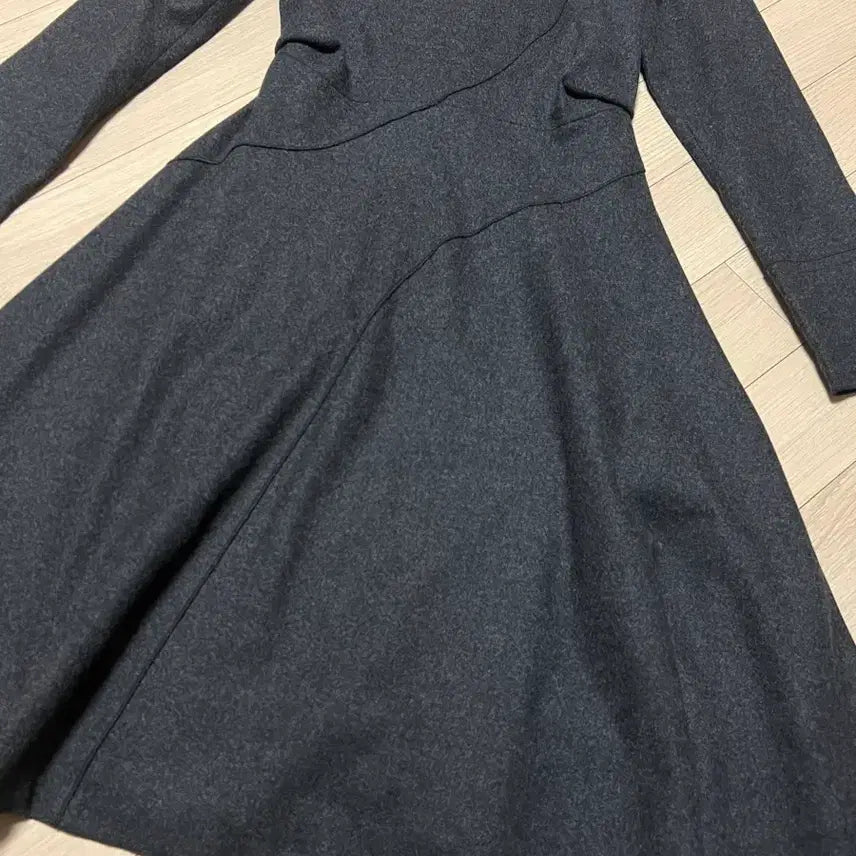 [BUNJANG] MICHAA Wool Flare Shirred Hepburn Dress / 미샤 MICHAA 울 플레어 셔링 햅번 원피스 입술넥보트넥상견례예복하객룩