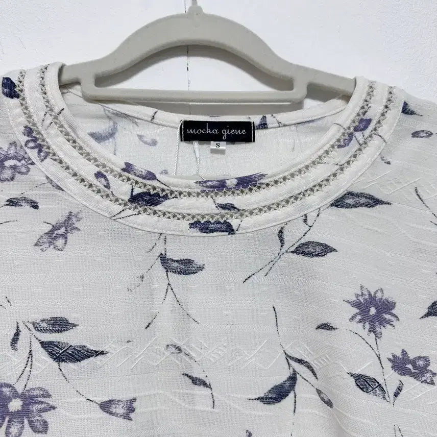 [BUNJANG] Mocca Guz Small Flower Blouse / 모카구즈 스몰 플라워 블라우스