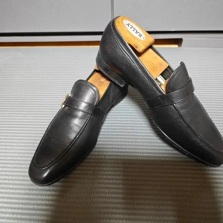[BUNJANG] Salvatore Ferragamo Black Leather Men&