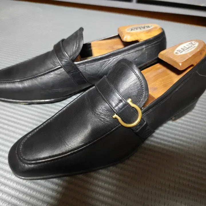 [BUNJANG] Salvatore Ferragamo Black Leather Men&