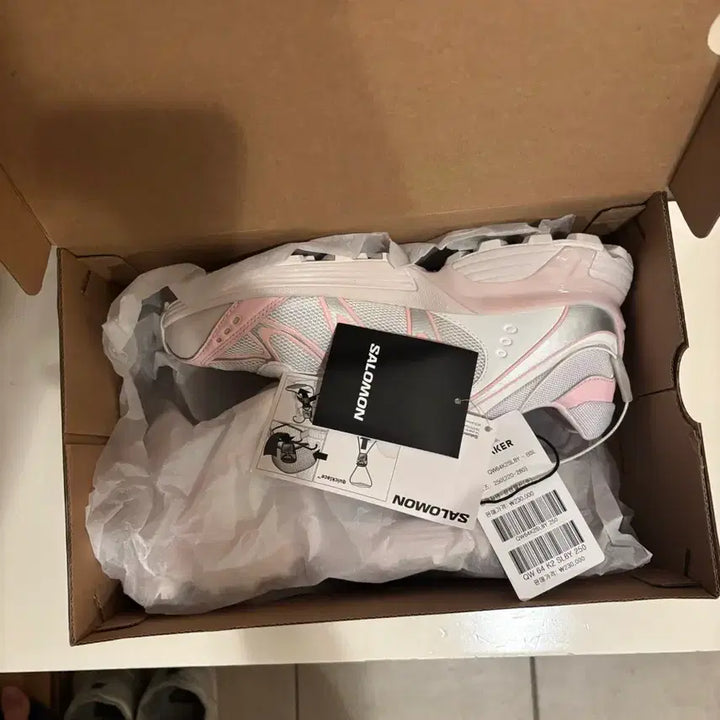 [BUNJANG] Salomon x Beaker XT-WISP White Icy Pink Sneakers / 살로몬 x 비이커 XT-위스퍼 화이트 아이시 핑크 새상품