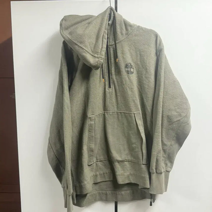 [BUNJANG] Timberland Small Logo Khaki Fleece Half-Zip Hoodie / 팀버랜드 하프집업 스몰로고 카키 기모 후드티 (L)