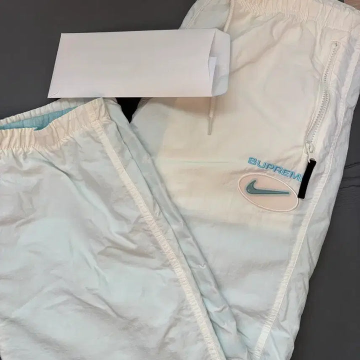 [BUNJANG] Supreme x Nike Reversible Anorak White Pants / [M] 슈프림 x 나이키 20FW 쥬얼 리버시블 팬츠