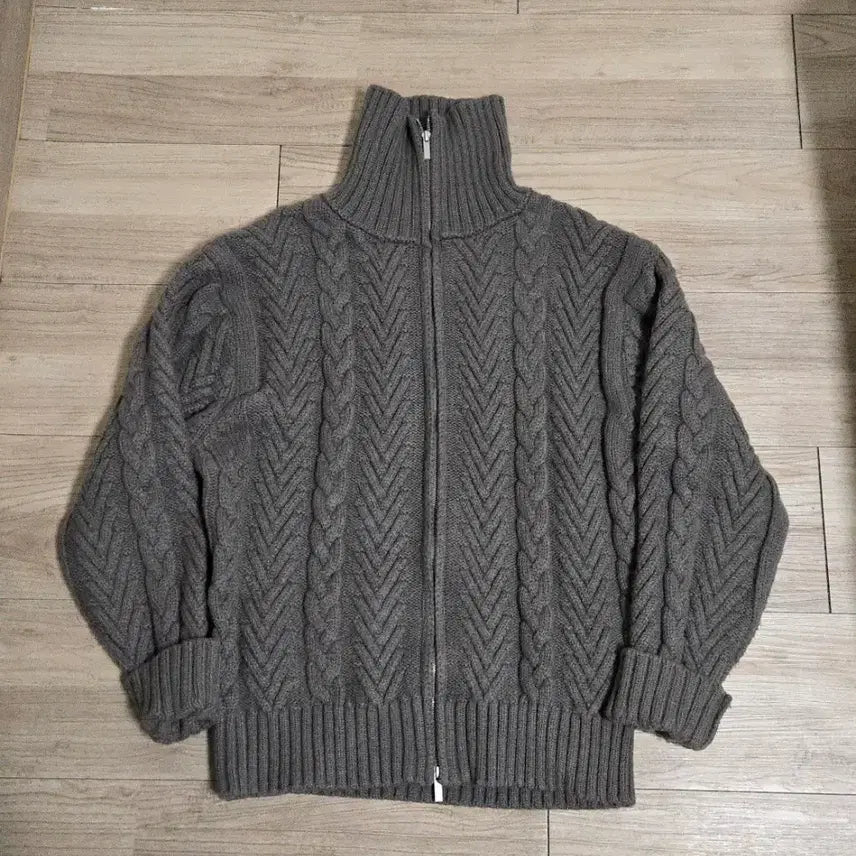 [BUNJANG] Kkwabaegi Knit Zip-up / 꽈베기 니트 집업