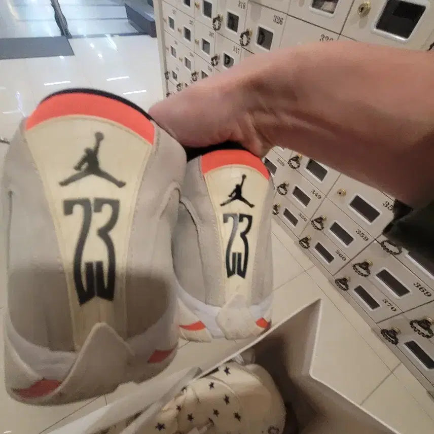 [BUNJANG] Nike Jordan 14 Sneakers / 조던14상태좋은운동화 윈가30