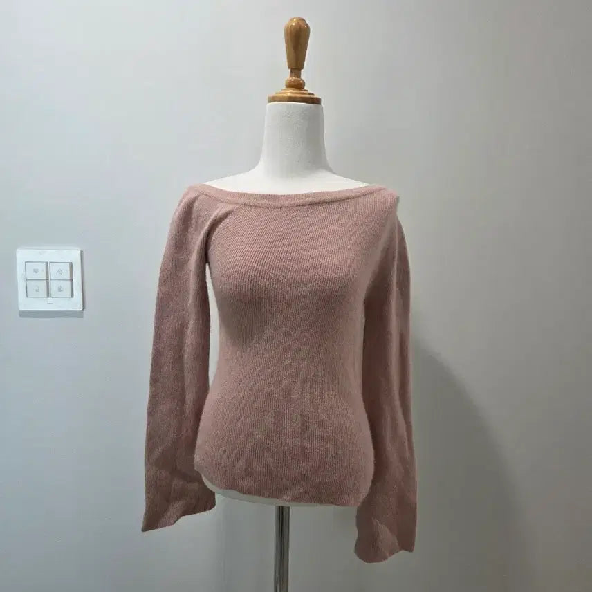 [BUNJANG] Pink Off-Shoulder Knit Long Sleeve / 핑크 오프숄더 니트 긴팔