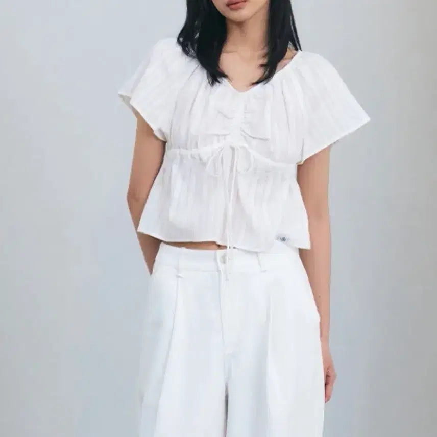 [SOLD OUT] 시티브리즈 셔링 블라우스 아이보리